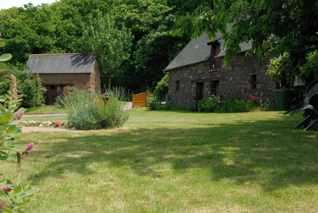 Chambres D'Hotes La Fontaine Garel Iffendic Exterior foto